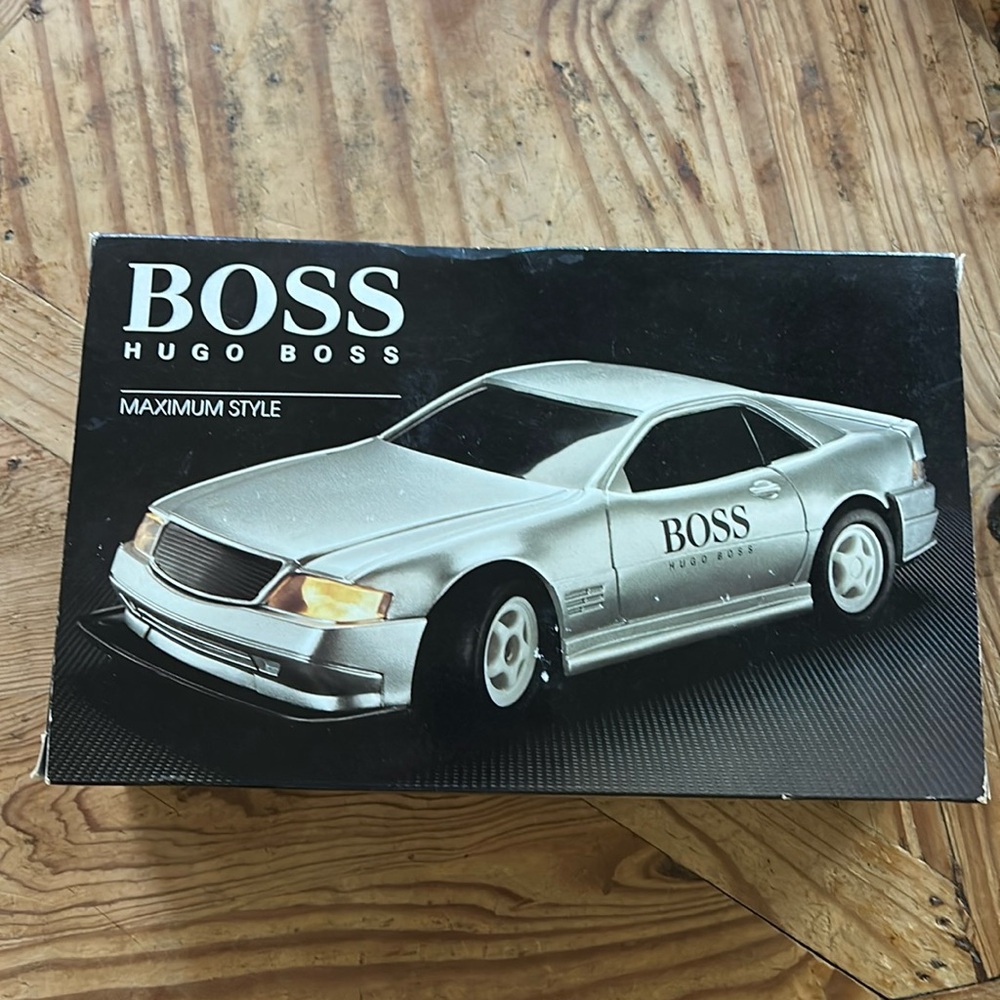 90s nostalgic fashion meets fun! Hugo boss remote control car. In origin…